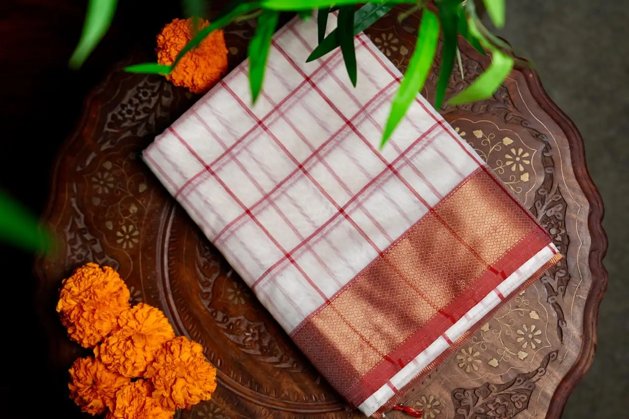 Handloom Maheshwari Silk Cotton Blend Saree – White & Red