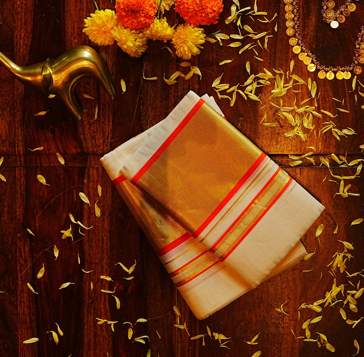 Pure Kerala Handloom Grand Kasavu Set Mundu with Orange Temple Lines – 6.5 Inch Grand Kasavu (Zari) Kara / Border